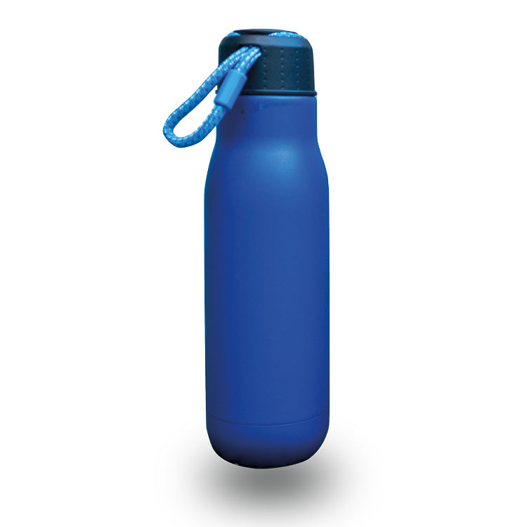 Doppelwandige Vakuum- Trinkflasche 500ml ist Lebensmittel geeignet und BPA frei. Ihr edles Design besticht in Form und Farbe und heiße- Getränke bleiben bis zu 12 Stunden heiß, eiskalte Getränke halten bis zu 24 Stunden. Farbe: silber, blau